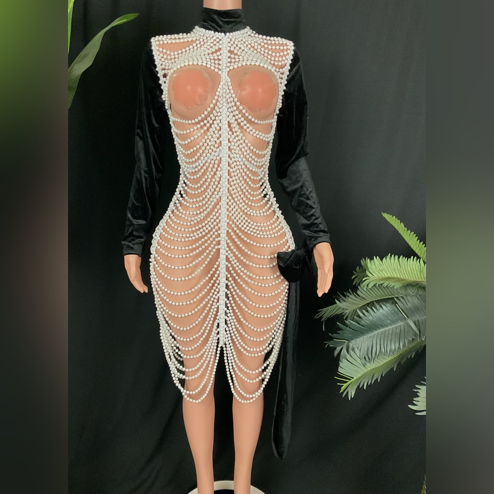 Long-Sleeve Pearl kneel-length velvet dress